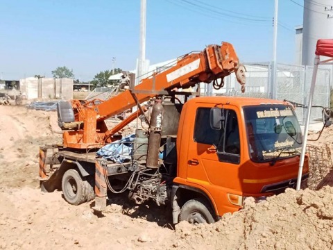 ทีมรับเหมางานวางรากฐานการก่อสร้างเครื่องจักรครบครัน